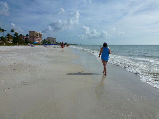 Bild: Langer einsamer Strand zum Spazierengehen