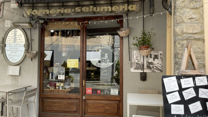 Geschäfte in Bobbio