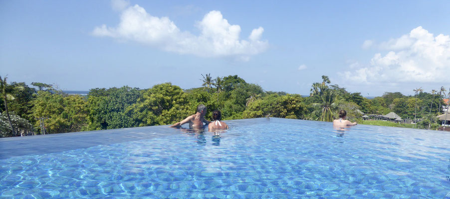 Bild: Pool im Arthotel in Sanur