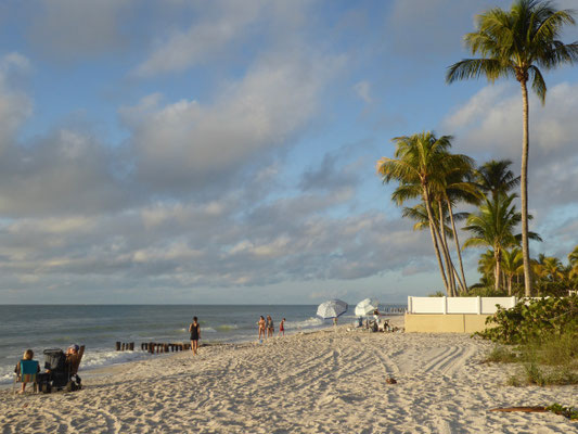 Bild: Strand von Naples zum Sonnenuntergang