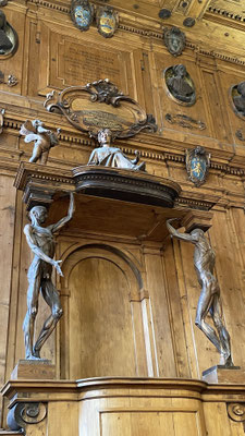 Muskel-Statuen