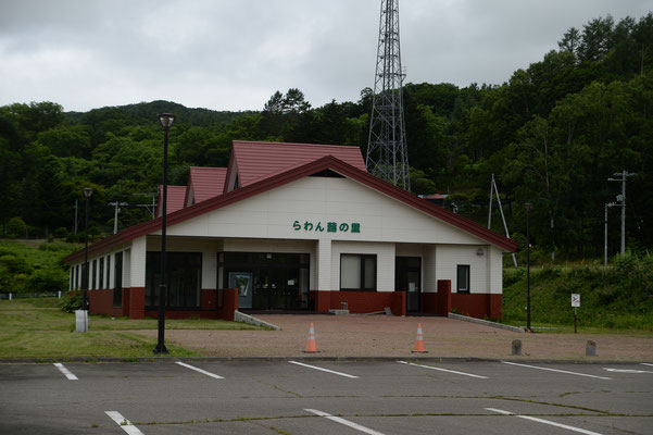 閉館？車も一台も止まってません。