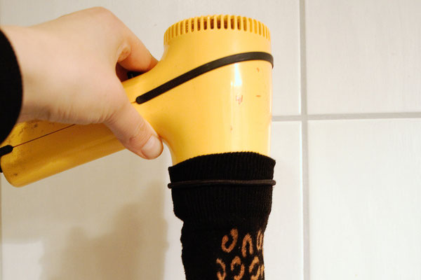 DIY Bleichgel - Socken mit dem Fön trocknen- Zebraspider DIY Blog