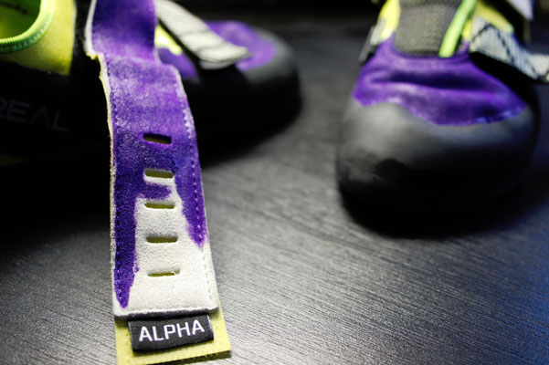 Was tun mit hässlichen Sportschuhen? - Kletterschuhe lila Farbe - Zebraspider DIY Anti-Fashion Blog