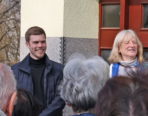 Felix Pfisterer, 1. Beigeordneter der Gemeinde Schwieberdingen, spricht das Grußwort der Gemeinden