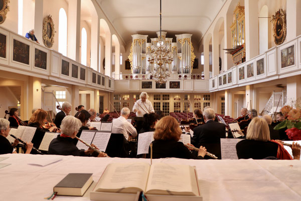 Konzert des Symphonie-Orchester Deutscher Lions in der Neustädter Hof- und Stadtkirche in Hannover am 12.05.2024. Fotos von Katherina Grosser, Braunschweig.