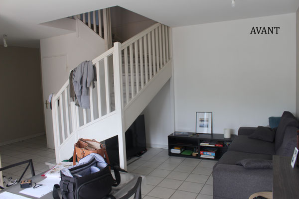 Avant la transformation : Pièce de vie sans décoration à Charnay-lès-Mâcon (71)