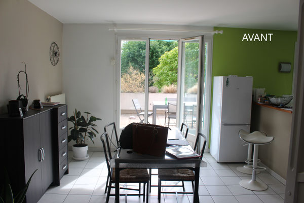 Avant la transformation : Pièce de vie sans décoration à Charnay-lès-Mâcon (71)