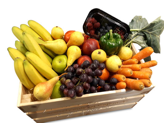 Obst und Gemüse sind jederzeit kombinierbar.  Hier eine Kiste mit ca. 13 kg, ausreichend für eine Woche für 25 Personen.