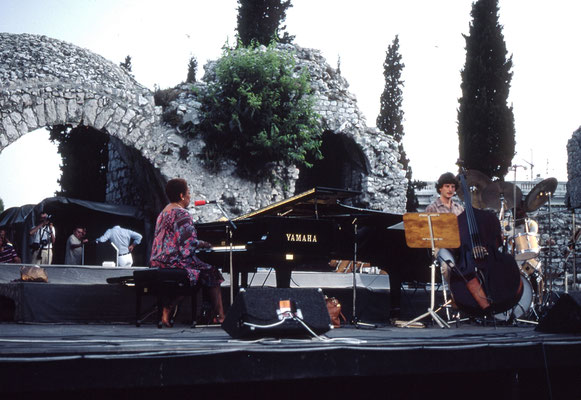 Carmen Mc Rae au pîano