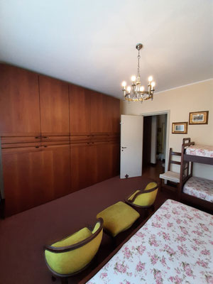 Garderobenschrank