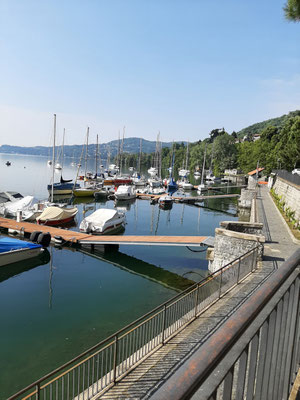  Urlaub am Lago Maggiore - Yachthafen im Golf von Solcio di Lesa - Motorbootverleih 