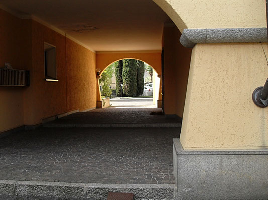 Die Wohnung befindet sich im 2. Stock, ohne Aufzug, die Zugangstreppe zur Wohnung ist sehr komfortabel, insgesamt gibt es 40 Stufen.