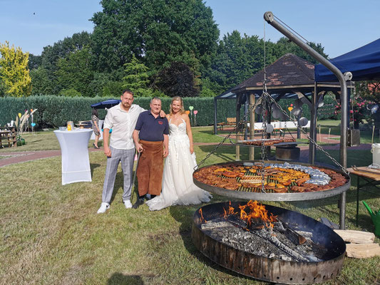 Gestern war ich auf der Hochzeit von Anja und Manu in Emstek. Für euren gemeinsamen Lebensweg wünschen wir euch alles Gute.