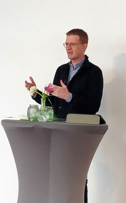 Hans-Jörg Kopp predigte und erzählte von der wundervollen Arbeit und des Leitgedankens des CVJM