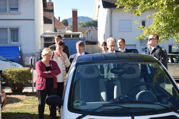 Bei der solarbetriebenen E-Tankstelle 