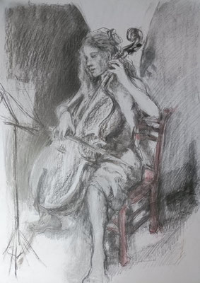 Mada _répetition à la chaise rouge _2026_43X63cm_graphite et fusains sur papier_480€