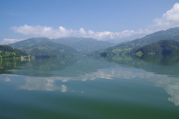 Im Hintergrund die Annapurna Kette