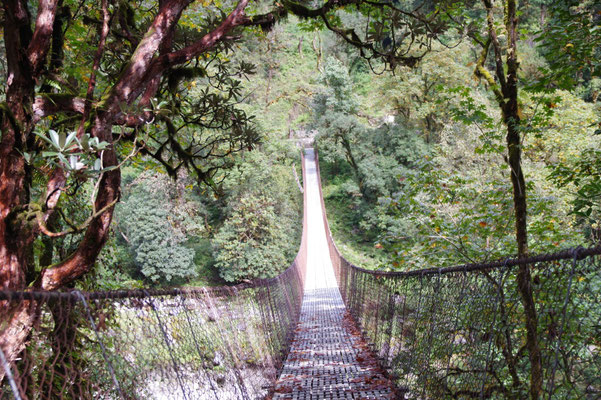 Nepal, Land der Haengebruecken