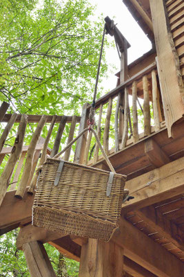 Petit-déjeuner à la Cabane Haut Charmes en Dordogne livré en panier !  © Michel Blot, Photographe