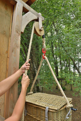 Petit-déjeuner à la Cabane Haut Charmes en Dordogne livré en panier !  © Michel Blot, Photographe