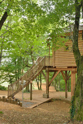 Un gîte, une location au cœur des arbres pour des vacances inoubliables et de qualité © Michel Blot