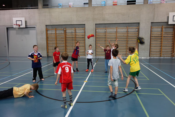 Bewegung und Spiel an Schulen im Training mit Umgang von Gewalt