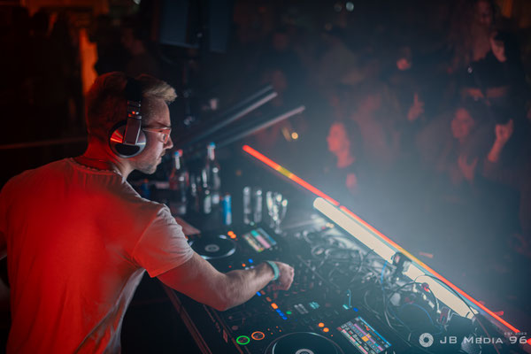 Sun Entertainment - DJ Tim im Club