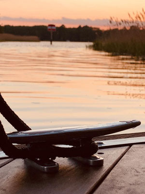 Abendstimmung auf dem See  | Hausboot mieten | Die Bootschaft