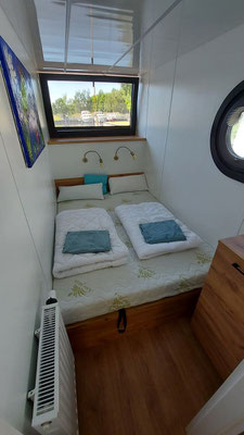 Premium Hausboot chartern für 2-6 Personen | Brandenburg | Die Bootschaft | Schlafraum 2