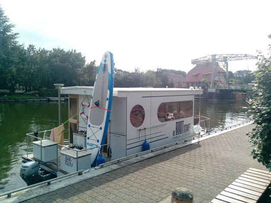 Hausboot der KOMPAKT-Klasse mit SUP  | Hausboot mieten | Die Bootschaft