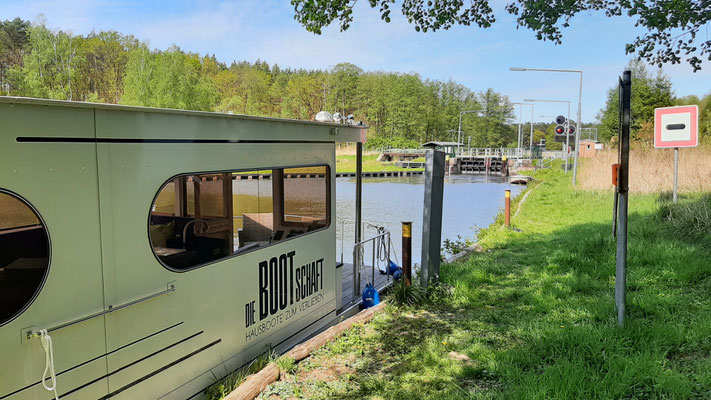 Hausboot der KOMPAKT-Klasse  | Hausboot mieten | Die Bootschaft