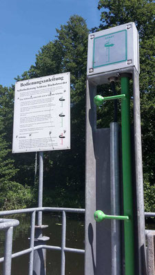 Halbautomatische Schleuse  | Hausboot mieten | Die Bootschaft