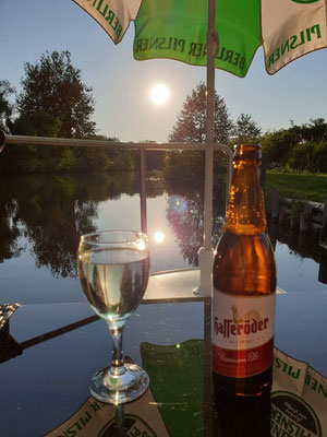 Sundowner auf dem Hausboot  | Hausboot mieten | Die Bootschaft