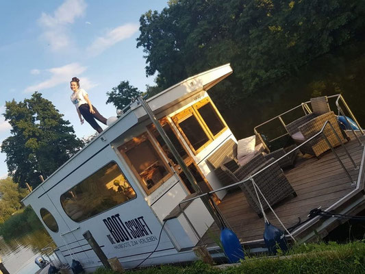 Hausboot der KOMPAKT-Klasse  | Hausboot mieten | Die Bootschaft