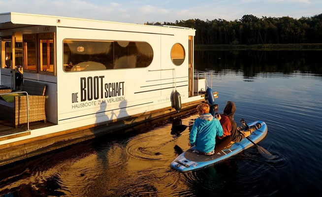 Ausflug mit dem SUP - Hausbooturlaub aktiv  | Hausboot mieten | Die Bootschaft