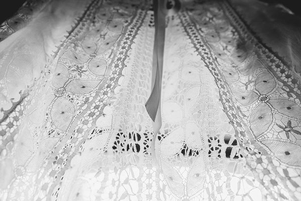 robe-de-mariée-dentelle-de-calais-caudry-stragier-style-graphique-aspect-coton-originale-sur-mesure-grenoble