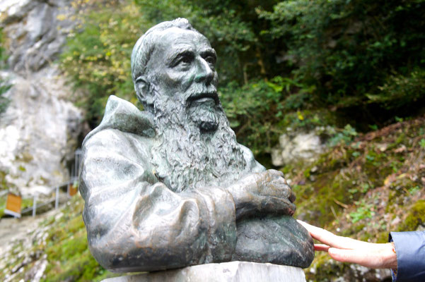 Buste, en bronze du Père Marie-Antoine, à Lourdes, sculpteur Langloÿs