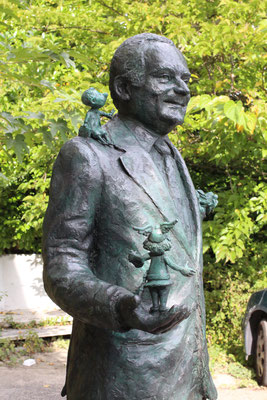 Buste-Statue-Sculpture-Bronze-René-Goscinny-Sculpteur-Langloÿs