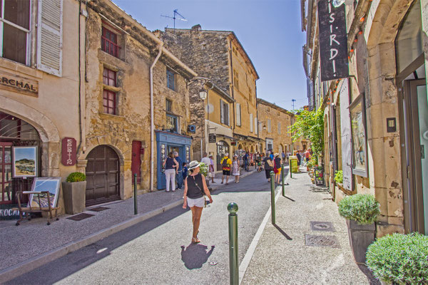 Knapp 1000 Einwohner zählt Lourmarin - im Sommer sind es täglich ein paar Hundert mehr