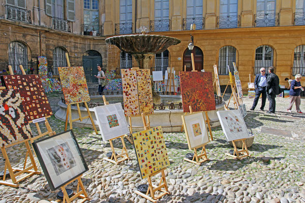 ...eine kleine Ausstellung am Place d'Albertas. Der Platz wurde 1745 angelegt