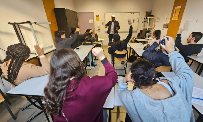 18/12/2025: À Marseille, École de la 2e Chance site Saint-Louis. Intervention module FR, "Les dangers de la génération TikTok".