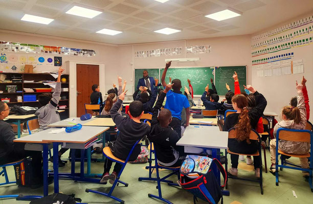 11/01/2024: À Creil, école primaire Montaigne. Module FR "La citoyenneté" avec une classe de CM2. 
