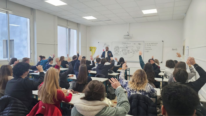 13/01/2026: À Valence, Institution Notre-Dame. Intervention matinale auprès d'une deuxième classe de seconde. Module FR "Théories du comportement".
