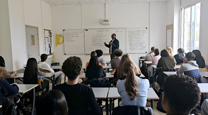 10/11/2025: À Valence, Institution Notre-Dame. Intervention auprès d'une première classe de seconde, module FR "Les dangers de la génération TikTok " - Session 1.