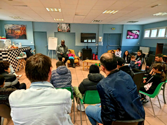 16/03/2022: À Marseille, dialogue Police/Jeunesse à la Paternelle dans les locaux de l'association "Jeunes Renaissance".