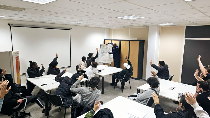 22/04/2025: À Clichy-sous-Bois, mission locale la Dhuys. Intervention module FR "Théories du comportement".