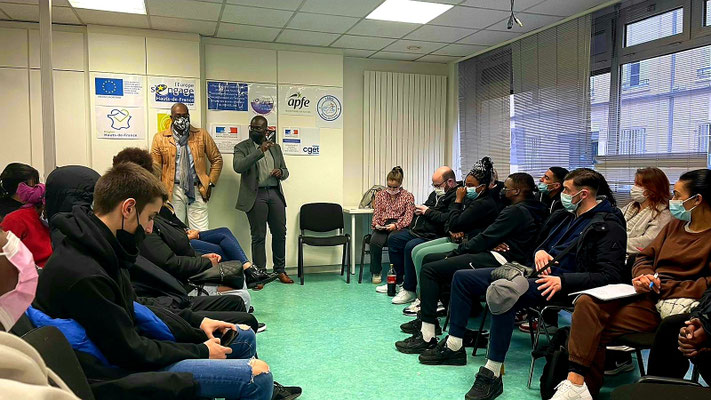 10/02/2022: À Creil. Intervention d'Abdoulaye Kanté module FR "Dialogue Police/Jeunesse"face aux jeunes de l'école de la 2e chance.