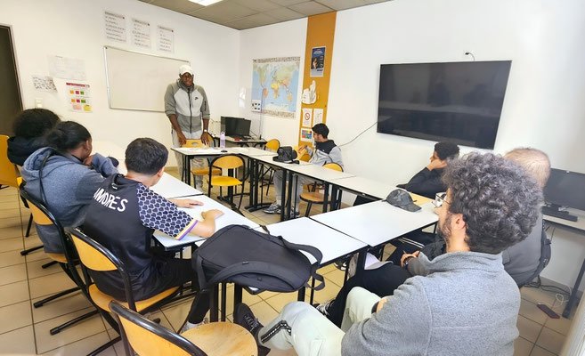 22/10/2025: À Marseille, École de la 2e Chance. Intervention module FR "Les dangers de la génération TikTok" sur le site de Saint-Louis / session 2.