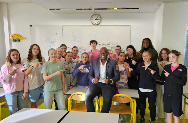 28/01/2026: En Normandie cet après-midi, à Lisieux, cité scolaire collège/lycée Marcel Gambier.  Intervention auprès des jeunes footballeuses (U15-U17) du centre de formation pôle Espoirs de Lisieux. Lutte contre les discriminations. 